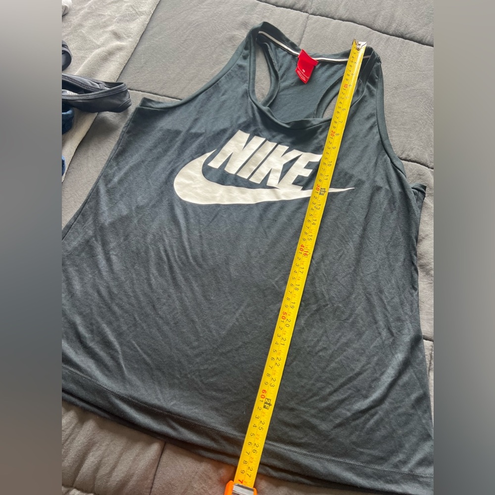 Nike Workout Tank - Picture 4 of 5